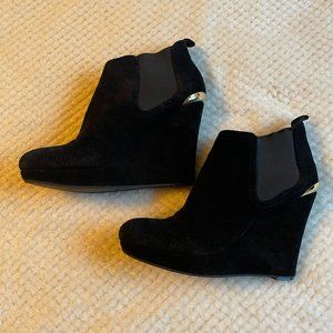 Jessica Simpson Black Suede Booties in Size 8M